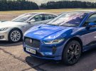 VIDEO: Tesla Model S vs Jaguar I-Pace, ¿cuál es más rápido en línea recta?