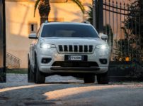 El Jeep Cherokee se actualiza estética y tecnológicamente y llega a España desde 44.200 euros