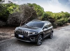 El Jeep Cherokee se actualiza estética y tecnológicamente y llega a España desde 44.200 euros