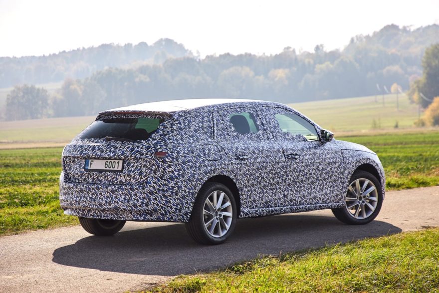 Škoda Scala, primeros datos oficiales e imágenes con camuflaje del nuevo compacto checo