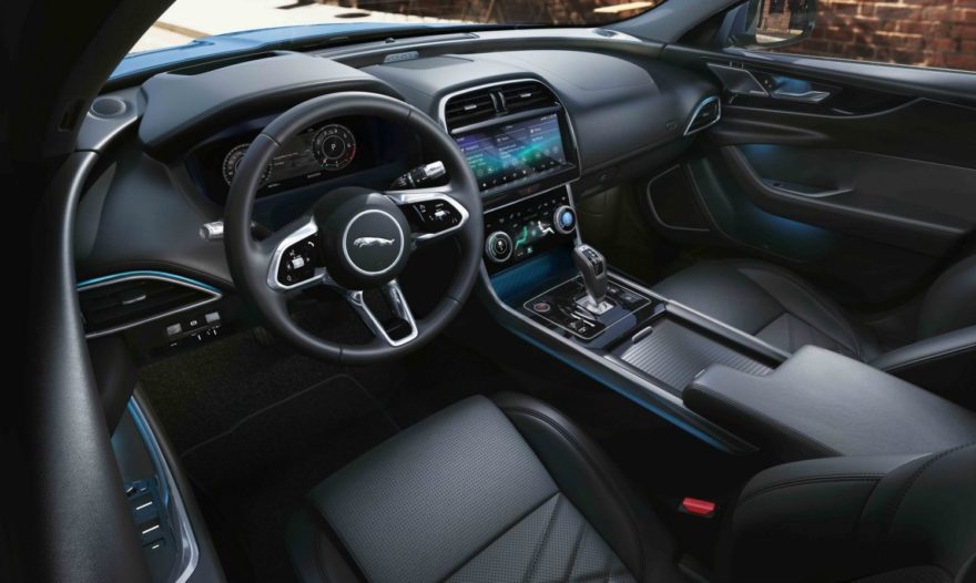 Jaguar Xe 2020 (2)