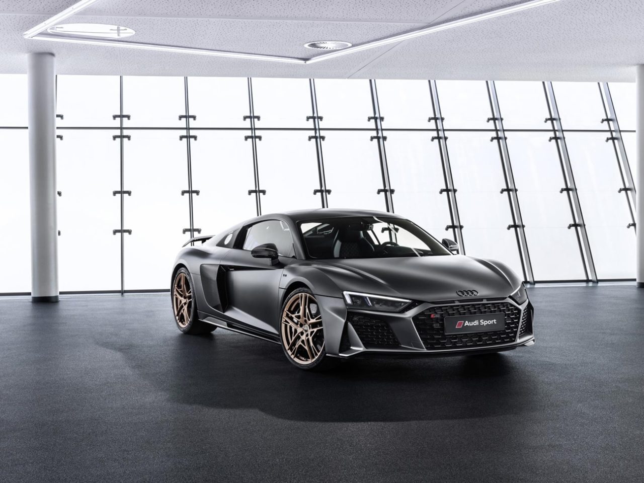 Commemorative edition of the 10th anniversary of the Audi R8 with V10 ...