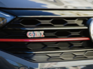 Volkswagen insinúa al Jetta GLI: la versión vitaminada que no conoceremos en Europa pero que adelanta rasgos del futuro Golf GTi