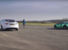 El Lamborghini Aventador S busca recuperar el título de rey de reyes al enfrentarse al Tesla Model S: ¿podrá la combustión contra la electricidad?