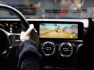 Mercedes te permitirá jugar a videojuegos gracias al sistema MBUX y se podrán controlar a través del volante