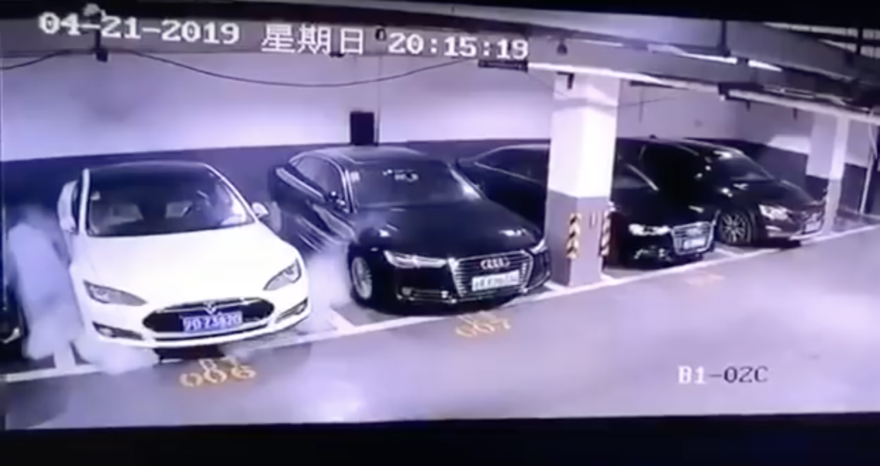 Tesla Model S Incendio Parking China 02