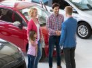 La venta de coches nuevos repunta en abril