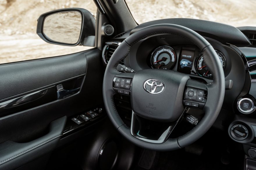 Toyota Hilux Legend Black (9)