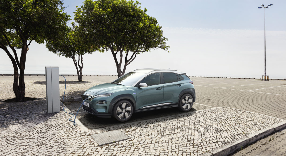 Hyundai regala el punto de carga con sus coches eléctricos