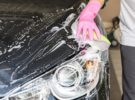 La sequía provoca la prohibición de lavar coches en casa. Descubre dónde te pueden multar
