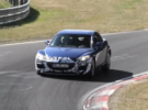 El Mazda RX-8 vuelve a rodar por Nürburgring como mula de pruebas, ¿qué está preparando la firma nipona?