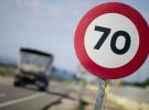 Reino Unido podría prescindir de las señales de tráfico en sus carreteras a partir de 2027