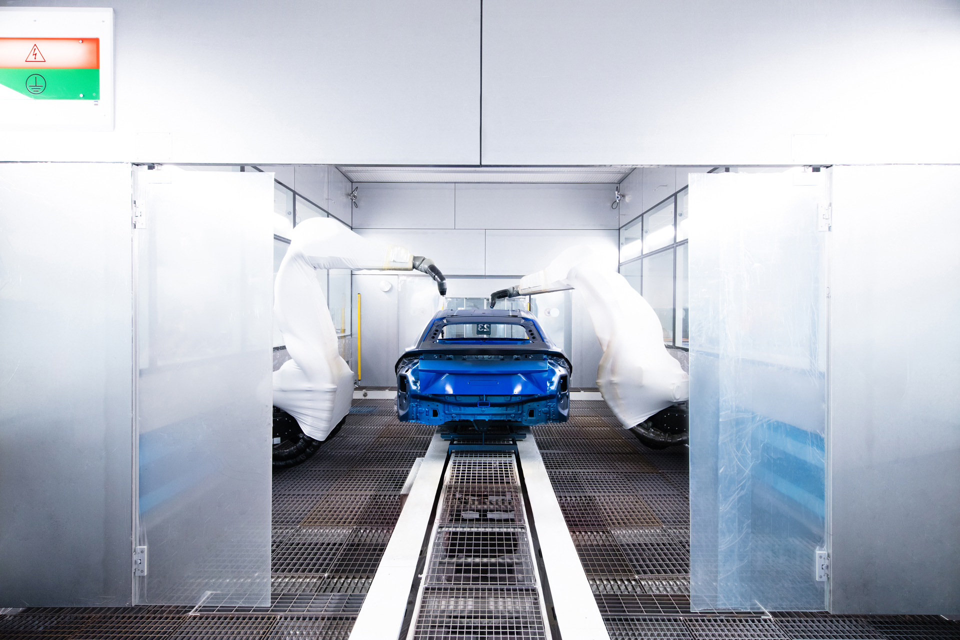Así es el impresionante taller de pintura de Lamborghini