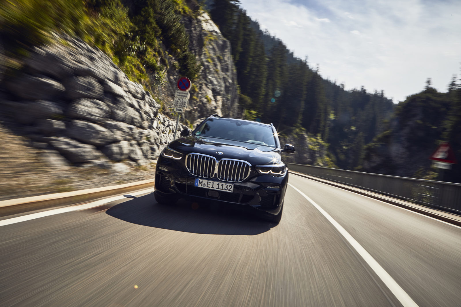 The BMW X5 xDrive45e plug-in hybrid arrives more powerful and with ...