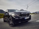 El BMW X5 xDrive45e híbrido enchufable llega más potente y con más autonomía