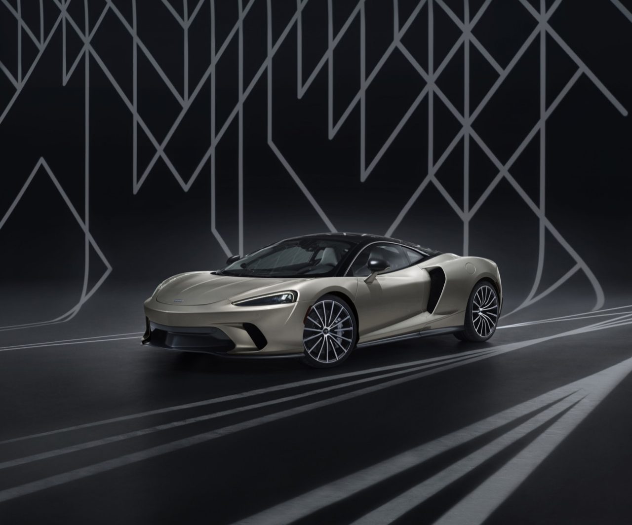 The McLaren GT gets “pretty” for Pebble Beach