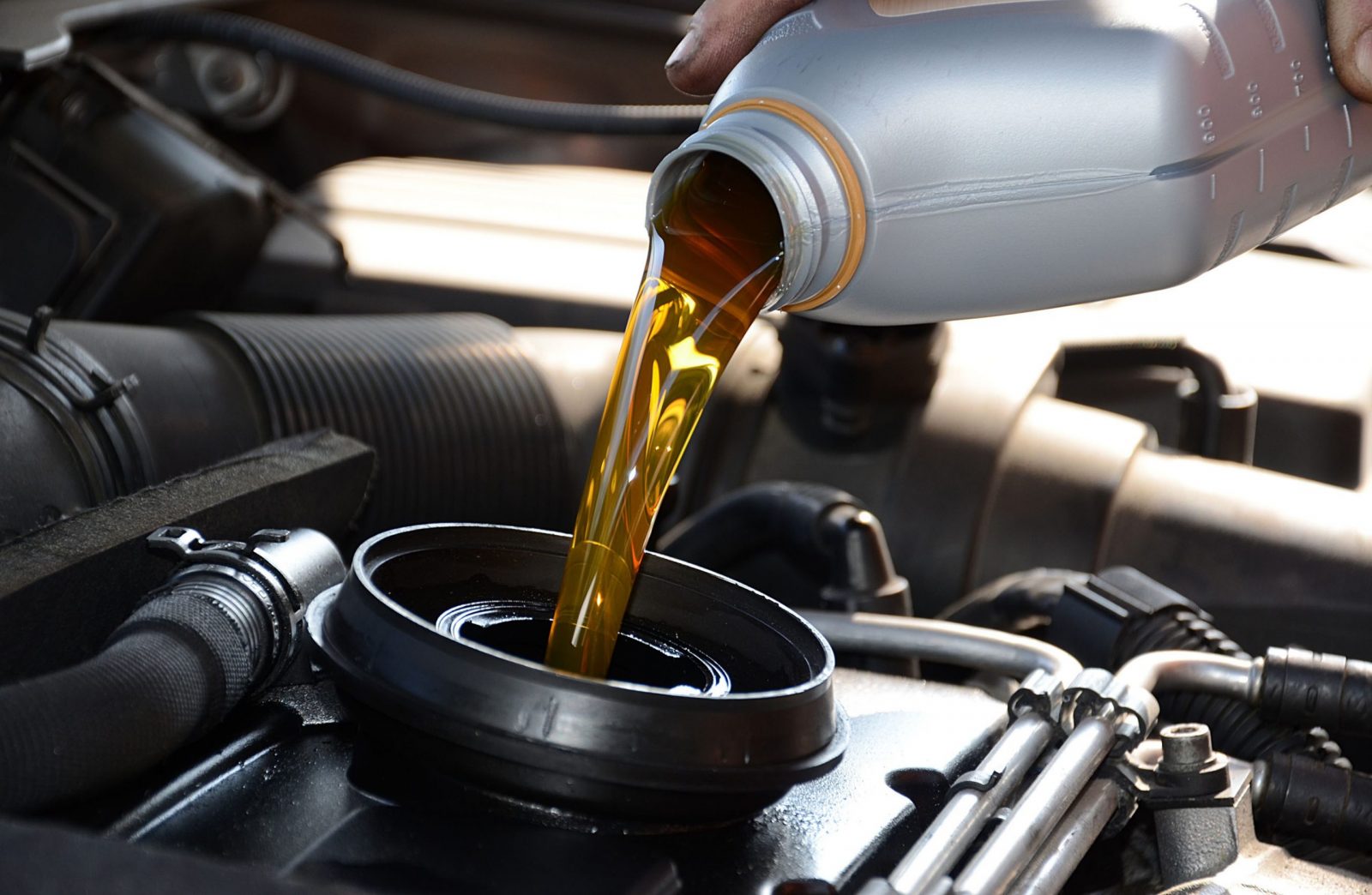 Cómo comprobar correctamente los niveles de nuestro coche