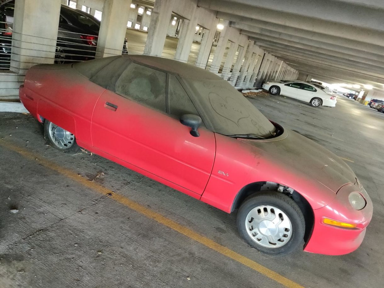 GM EV1 das seinen Ruckruf uberlebt hat erscheint auf einem Parkplatz