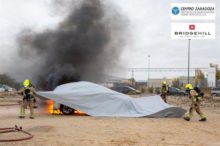 La manta ignífuga que promete acabar con los incendios de los coches eléctricos