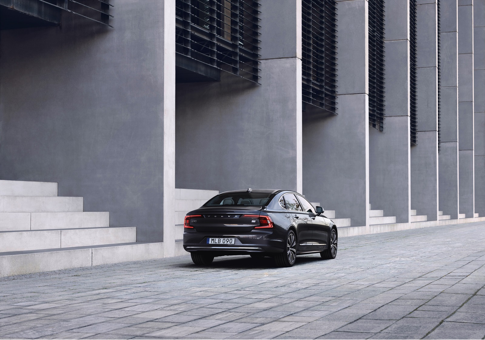 The Refreshed Volvo S90 Recharge T8 Plug In Hybrid In Platinum Grey