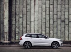 Xc60 Recharge R Design, In Crystal White Pearl