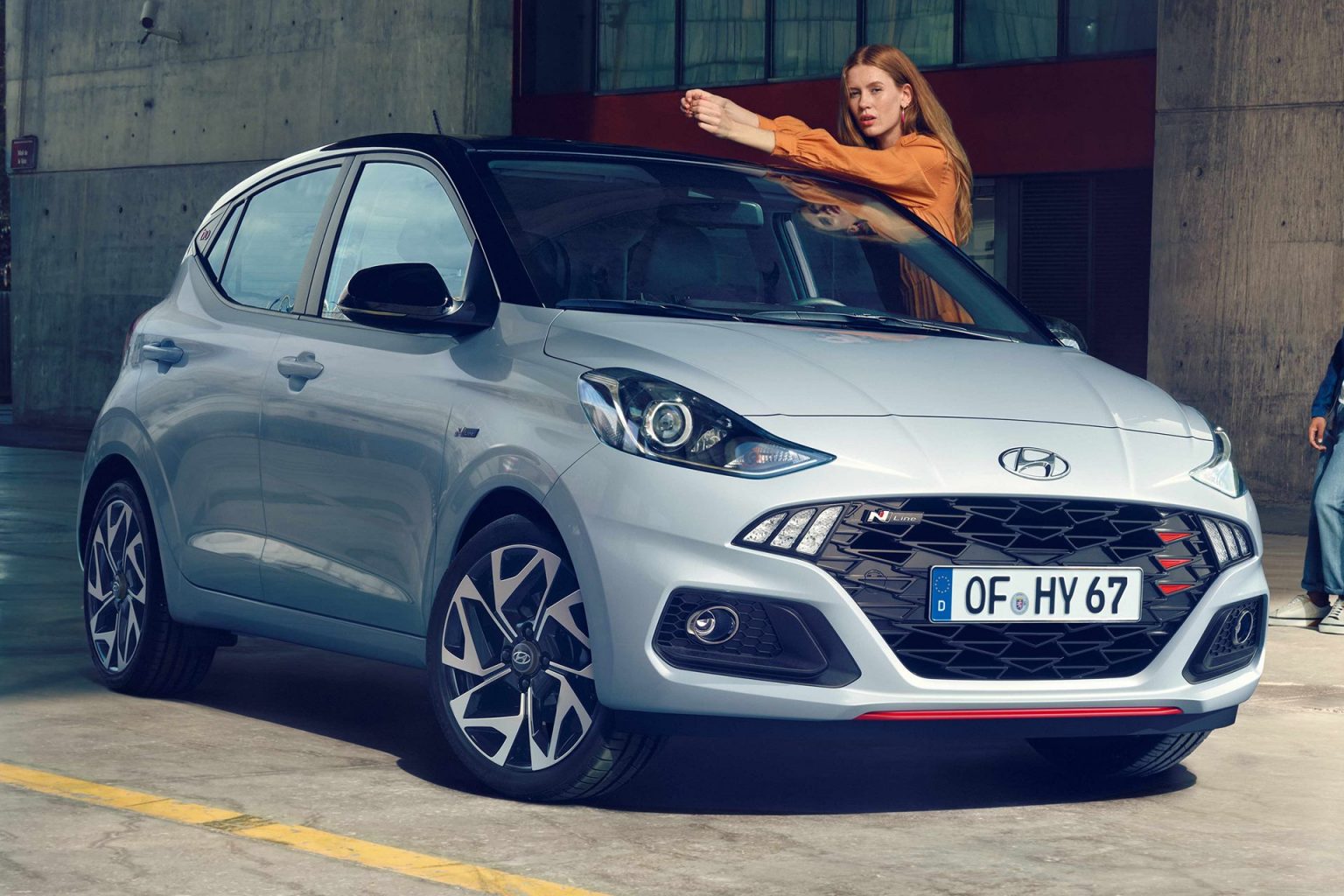 The new urban sports car leaves the manufacturing chain