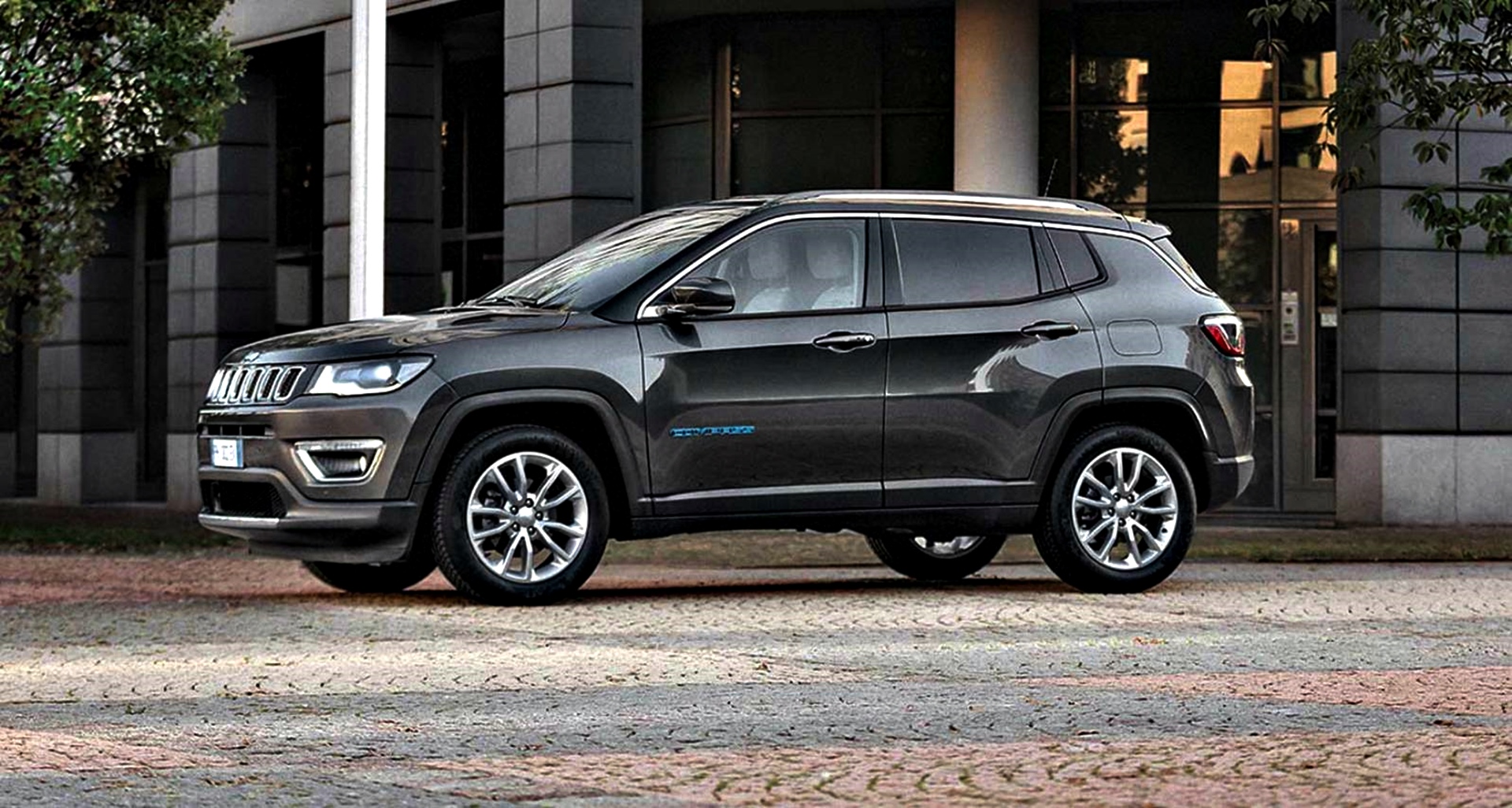 Jeep Renegade 4xe Jeep Compass 4xe 3