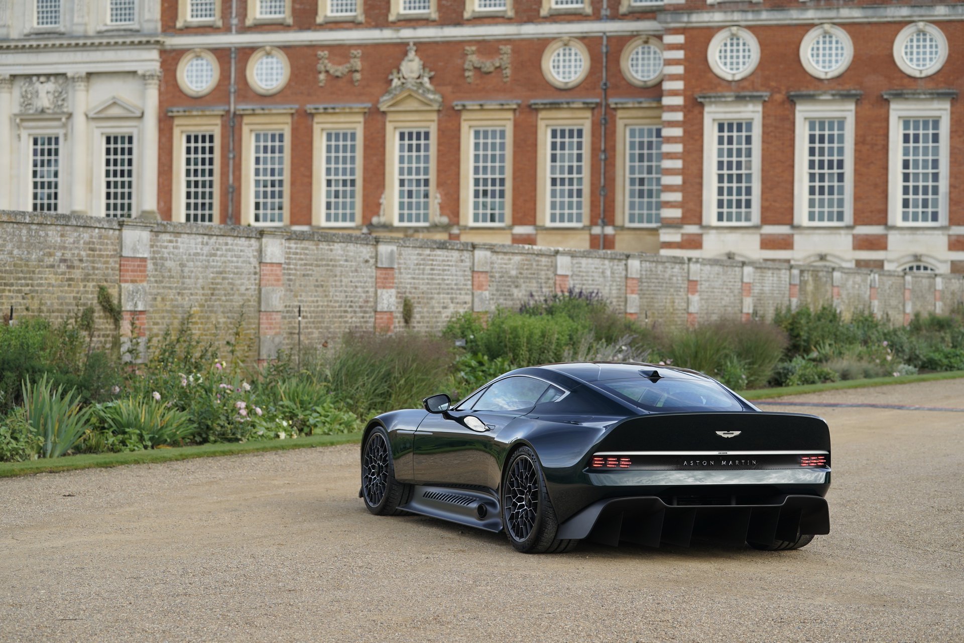 Aston Martin Victor: un lujoso y extraño monstruo de carbono de 843 CV