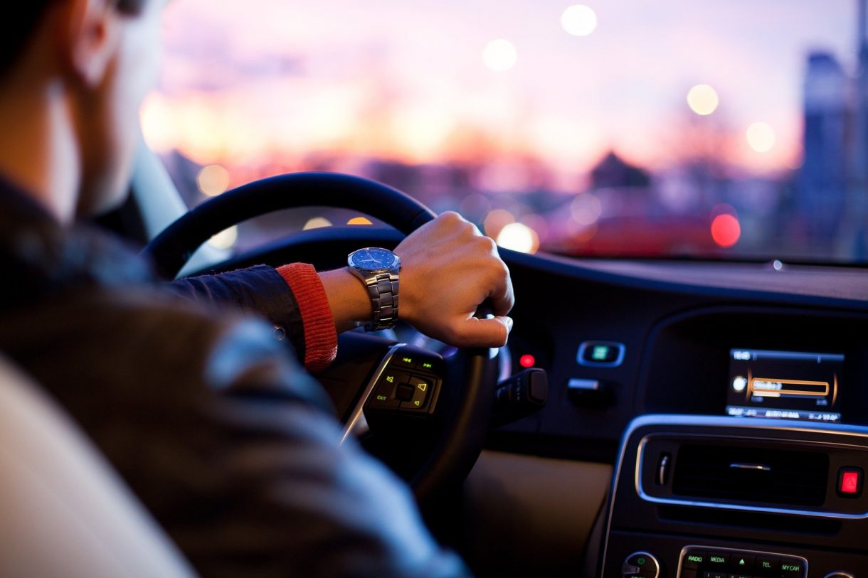 El volante de tu coche podría estar cuatro veces más sucio que un