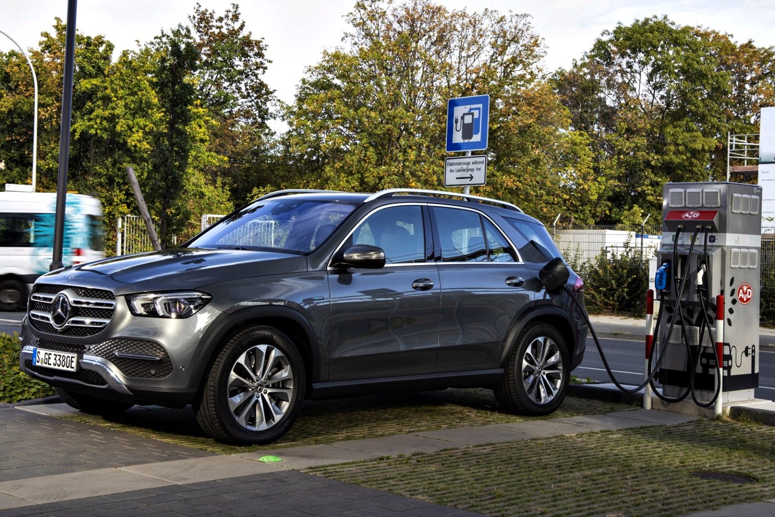 How long do electric car batteries last?