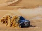 El Rolls-Royce Cullinan no tiene complejo de nada y se lanza a desafiar la dureza del desierto