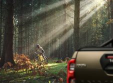 Female Mountain Biker Cycling Through Sunbeams In The Forest Of Dean, Bristol, Uk