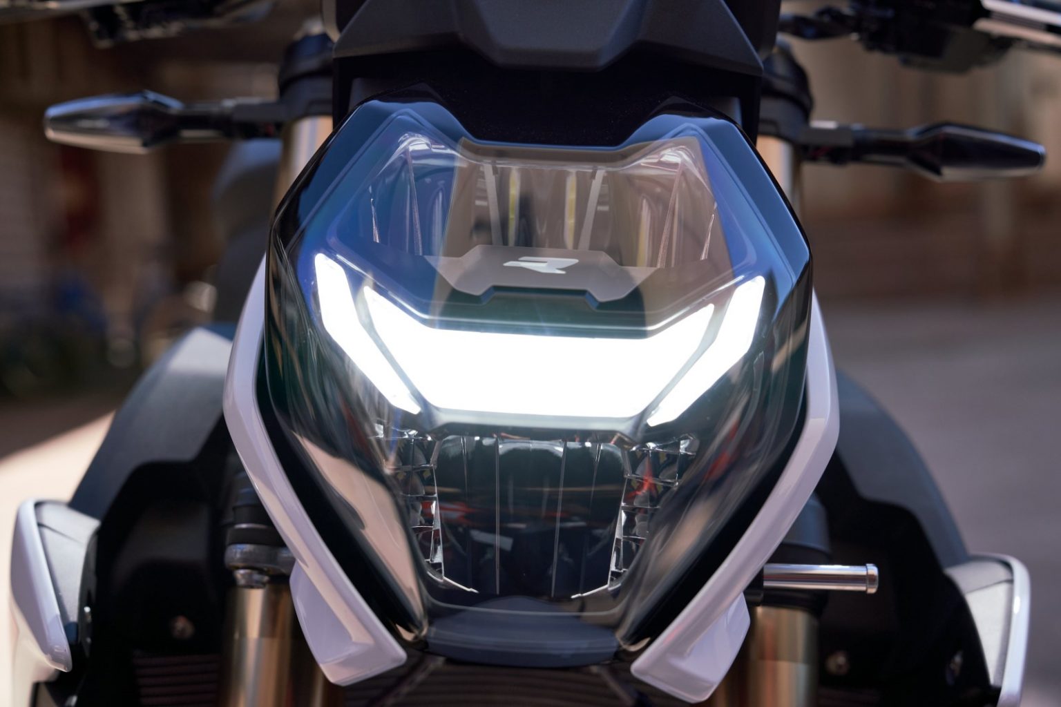 BMW S 1000 R, the naked sporty features will now be even lighter and more technological