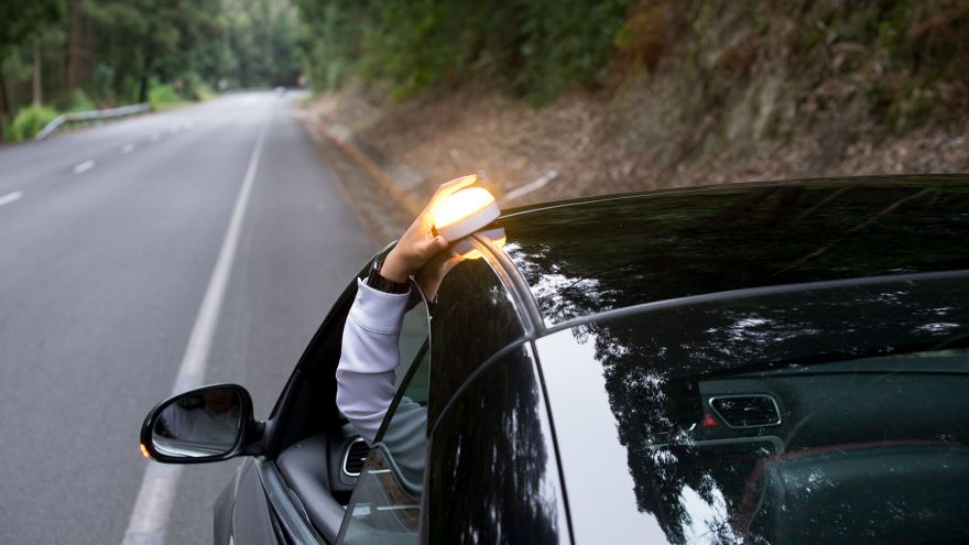 Las Luces De Emergencia V 16 Entrara En La Reforma De La Dgt