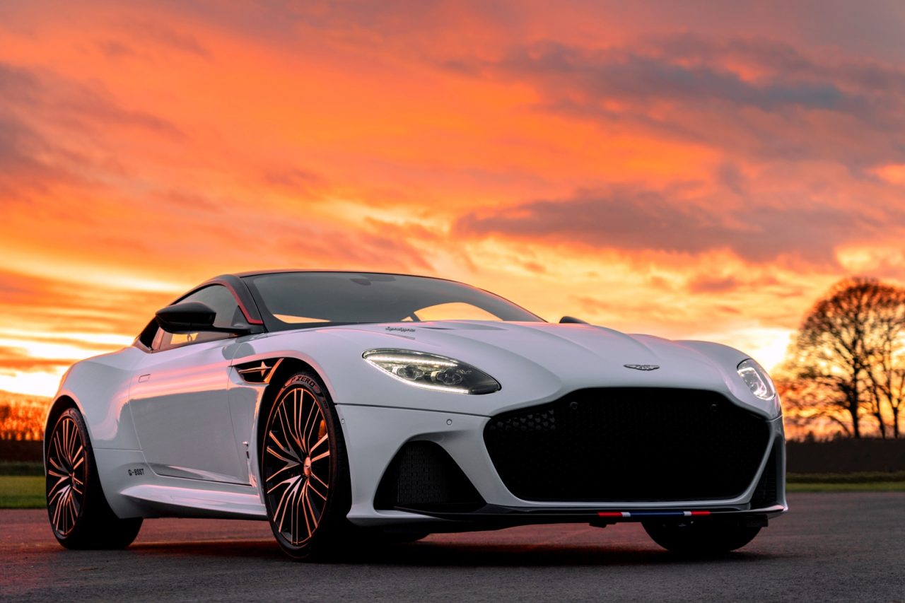 Aston Martin Actualizar Los Modelos DB11 DBS Y Vantage
