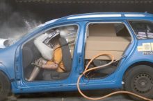 Los objetos sueltos dentro de un coche puede provocar daños mortales