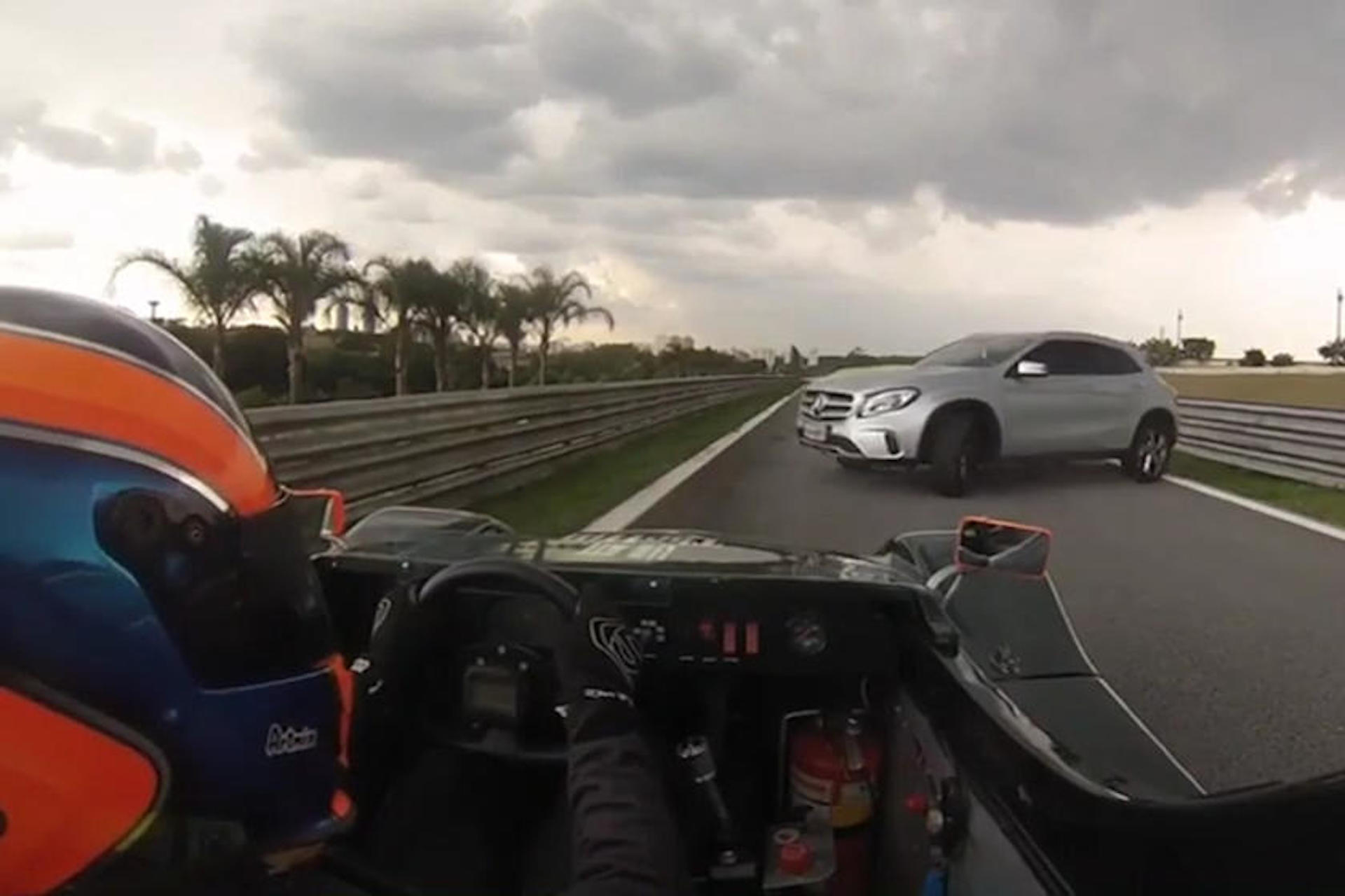 Video Mercedes Benz Gla Entrada Circuito Iterlagos 1