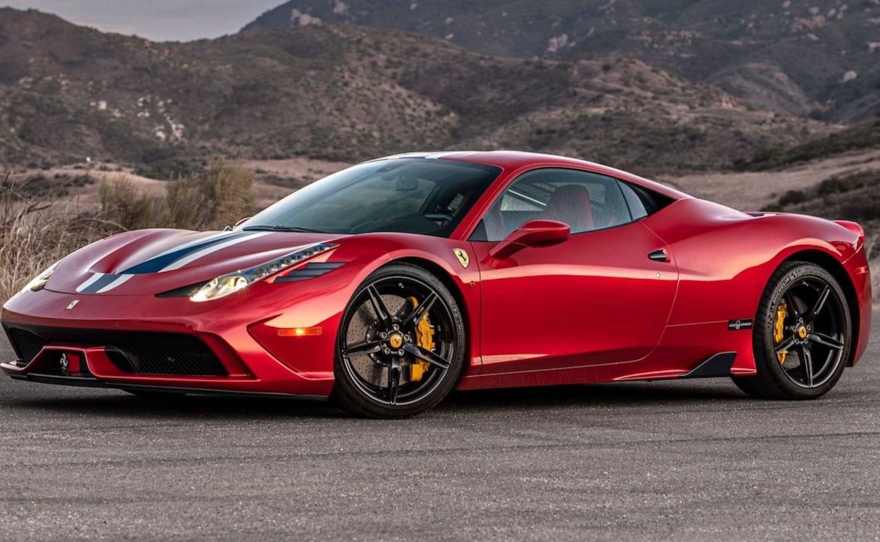 このフェラーリ 458 スペチアーレは装甲が施されており、トリックが施 