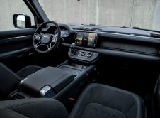 Land Rover Defender V8 111