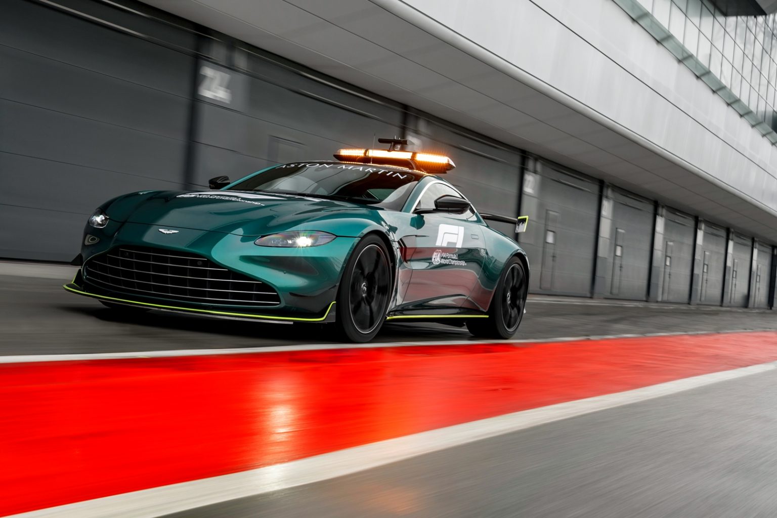 Aston Martin Vantage Official Safety Car Formula One (12)