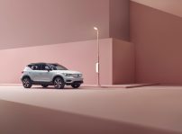 Volvo Xc40 Recharge P8 Awd In Glacier Silver