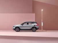 Volvo Xc40 Recharge P8 Awd In Glacier Silver