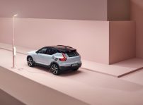 Volvo Xc40 Recharge P8 Awd In Glacier Silver