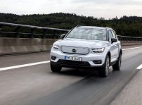 Volvo Xc40 Recharge P8 Awd In Glacier Silver