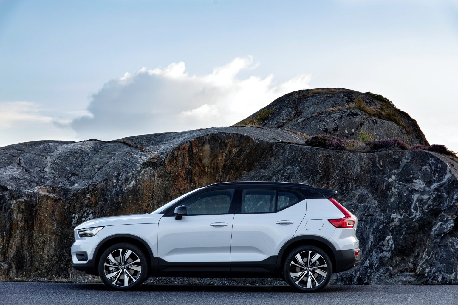 Volvo XC40 Recharge in Glacier Silver