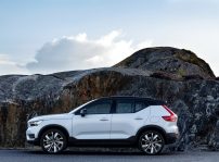 Volvo Xc40 Recharge P8 Awd In Glacier Silver