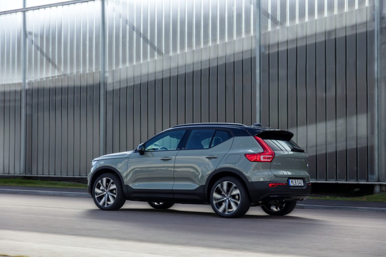 Volvo Xc40 Recharge P8 Awd In Sage Green