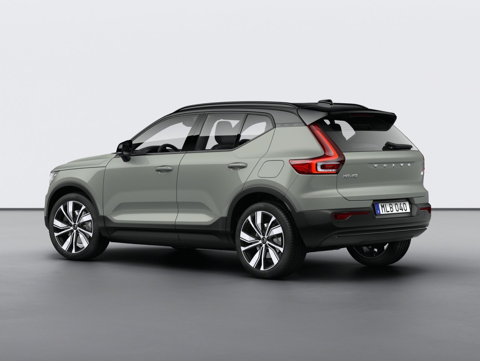 Volvo Xc40 Recharge P8 Awd In Sage Green