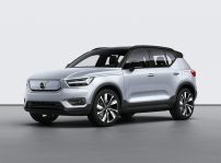 Volvo Xc40 Recharge P8 Awd In Glacier Silver