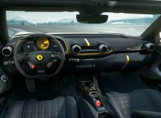 Ferrari 812 Competizione 8